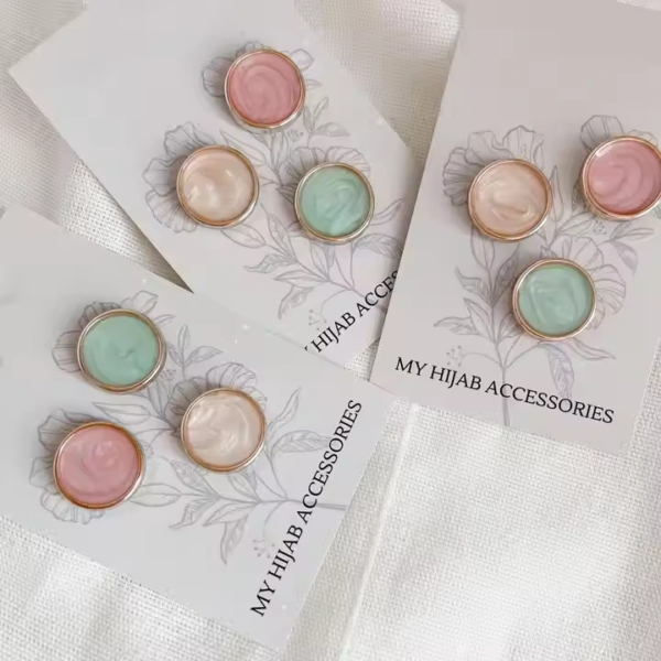 70.2 Petal Marble Hijab Magnet Pin