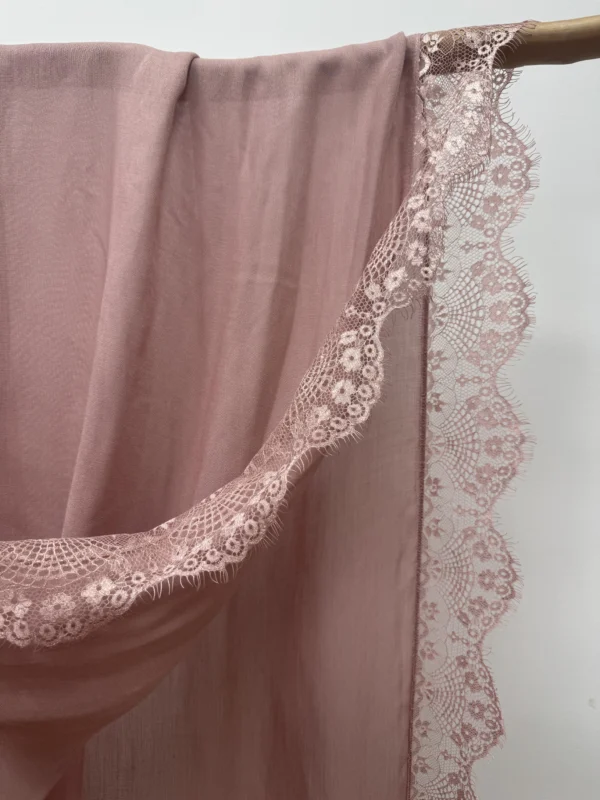 CUA302~1 Custom Elegant Lace Embroidery Modal Hijab Breathable Woven Light Weight Shawl