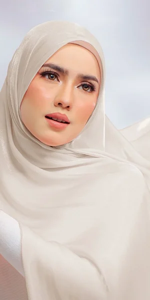 Hot selling light plain tudung shawl hijab muslim women scarf shining color scarves dubai muslim scarf satin hijab silk satin